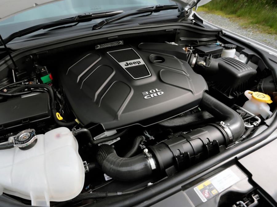  Jeep Grand Cherokee Summit 2013 года  (UK) (фото 14 из 16)